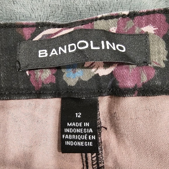 Bandolino Women's Floral Print Capri Cropped Jeans - Picture 3 of 7